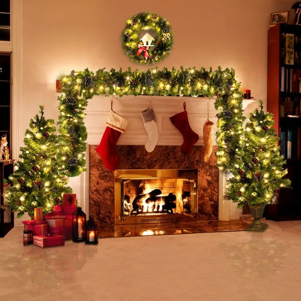 Vorbeleuchteter künstlicher Weihnachtsbaum
4-teiliges Weihnachtsset, Girlande, Kranz und 2 Eingangsbäume für Weihnachten